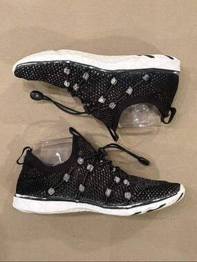 Moerdeng Black Sneakers Water Shoes Stretch Mesh Quick Dry Lightweight 7.5